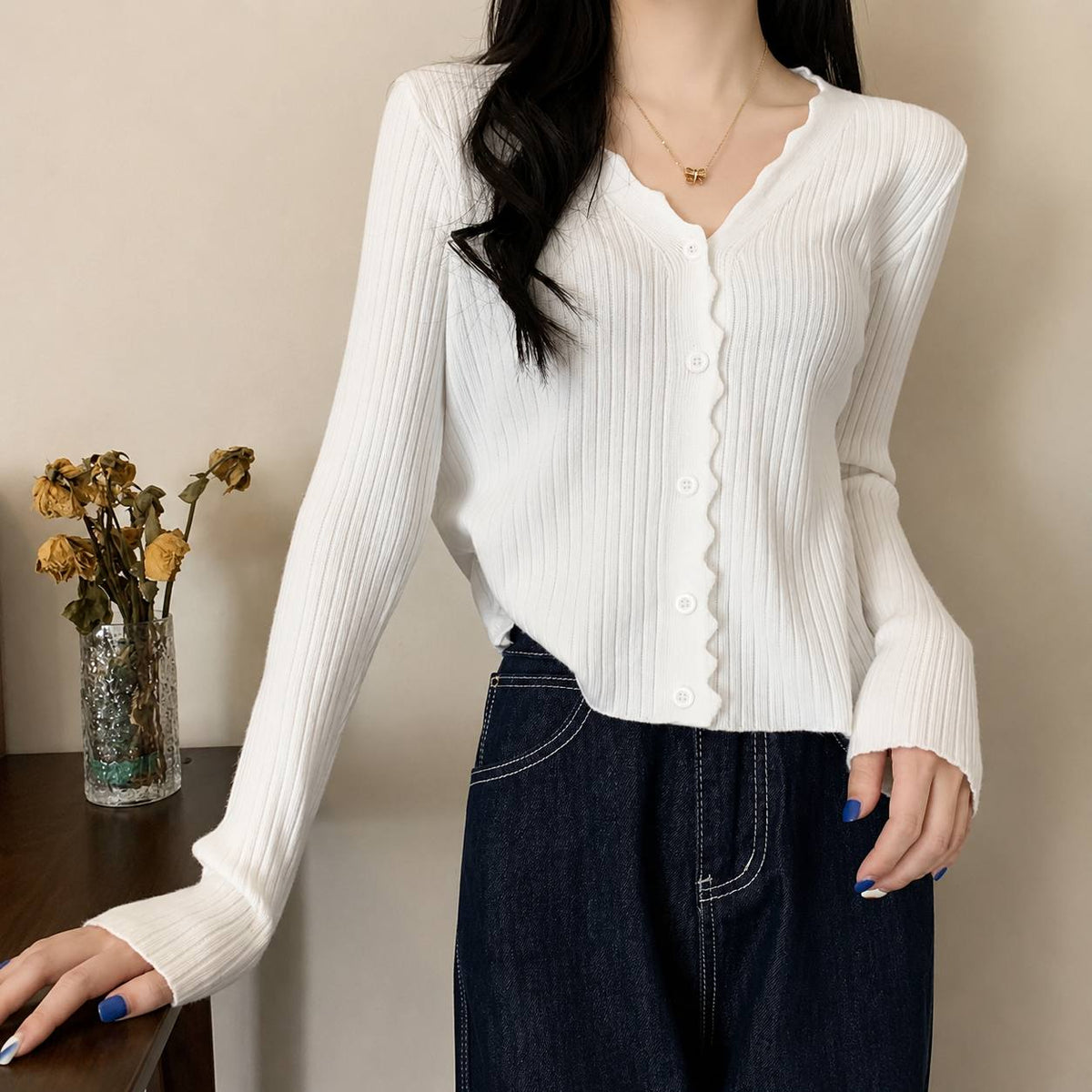 Women's Ribbed Scallop-Edge Button-Front Cardigan – White