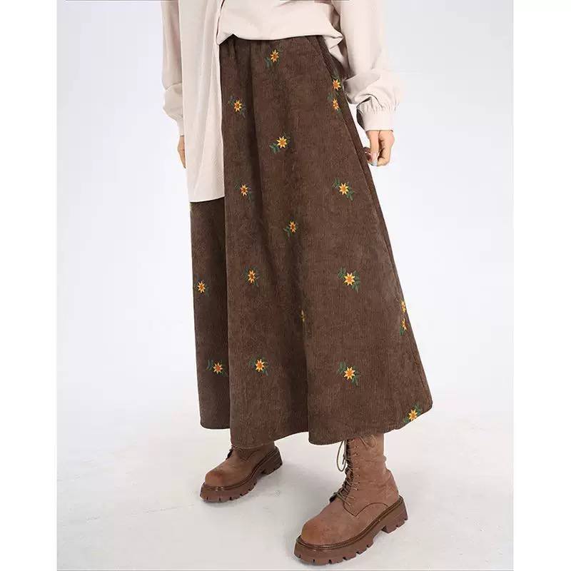 Women's Floral-Embroidered A-Line Midi Skirt – Black