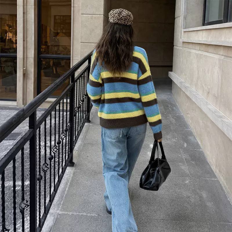 Women's Soft Striped Relaxed Crew-Neck Jumper – additional product image