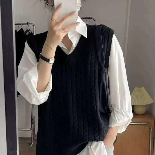 Women's Cable-Knit V-Neck Sleeveless Jumper - Black