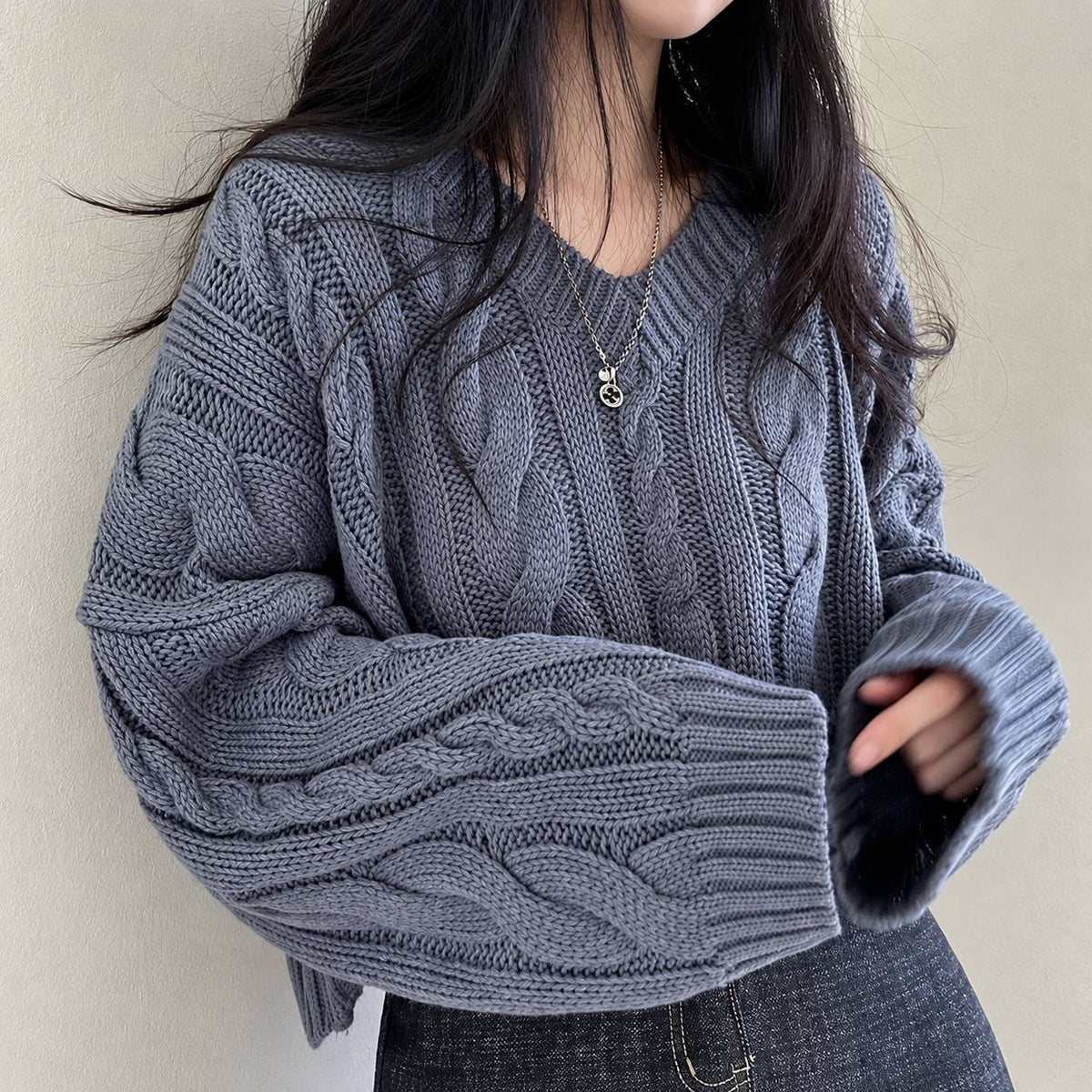 Oversized Cable-Knit V-Neck Jumper - Grey
