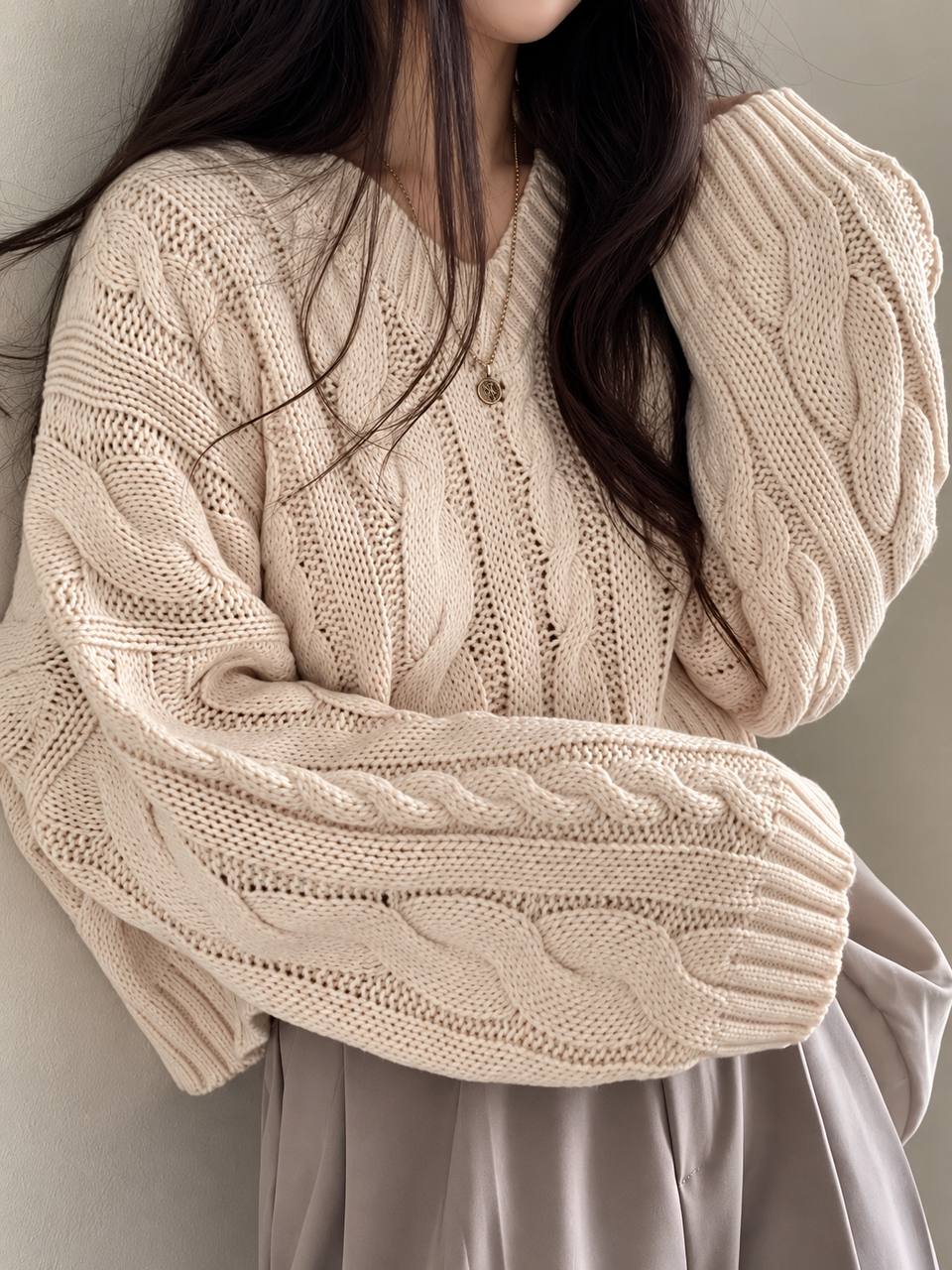Oversized Cable-Knit V-Neck Jumper - Cream