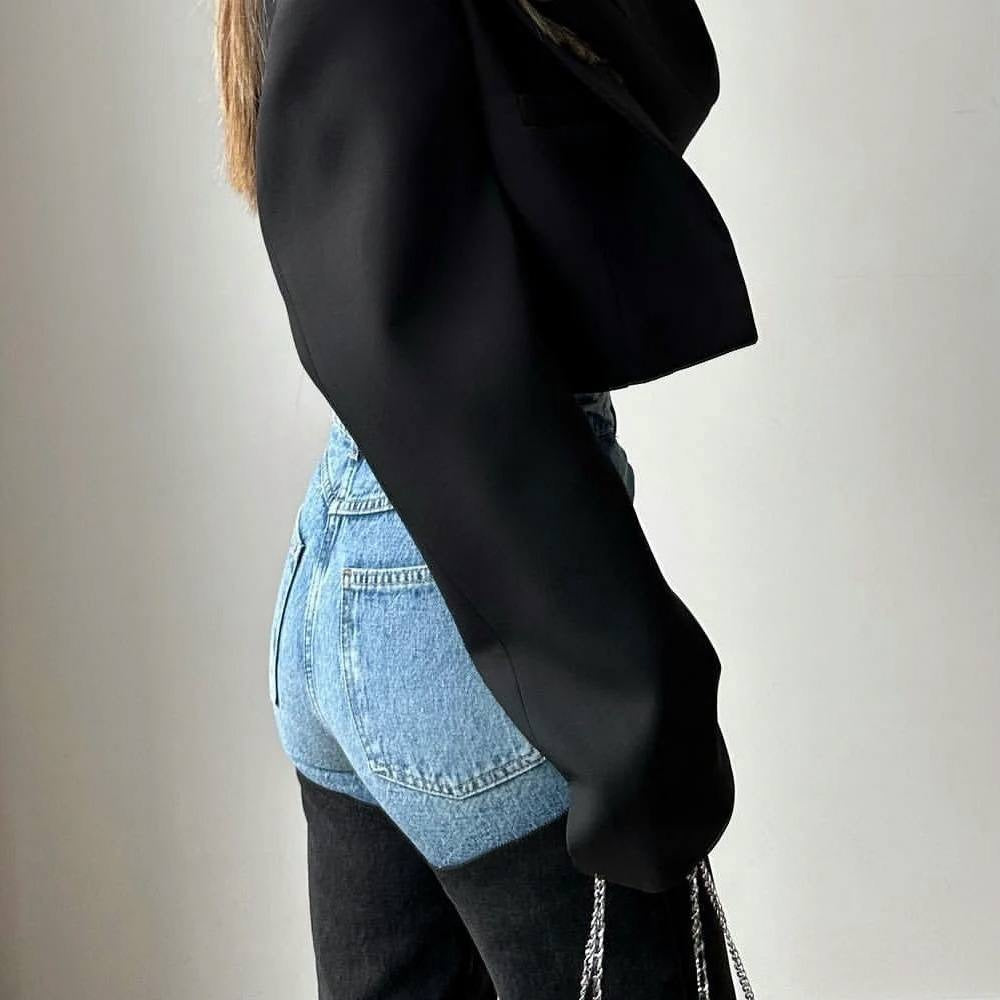 High-Waisted Straight-Leg Jeans With Contrast Panels And Pockets – Blue And Black