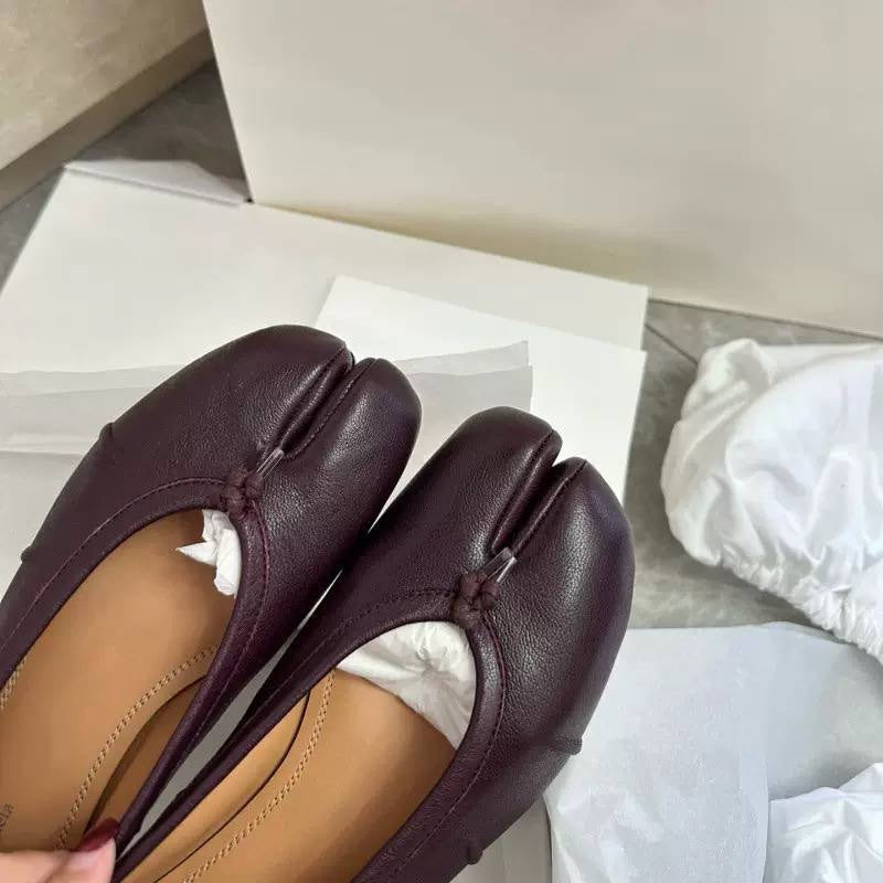 Split-Toe Ballet Flats With Delicate Knotted Front Detail – Burgundy