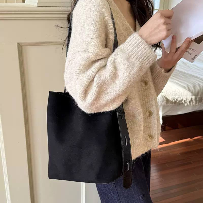 Open-Top Tote Bag With Adjustable Shoulder Strap – Black