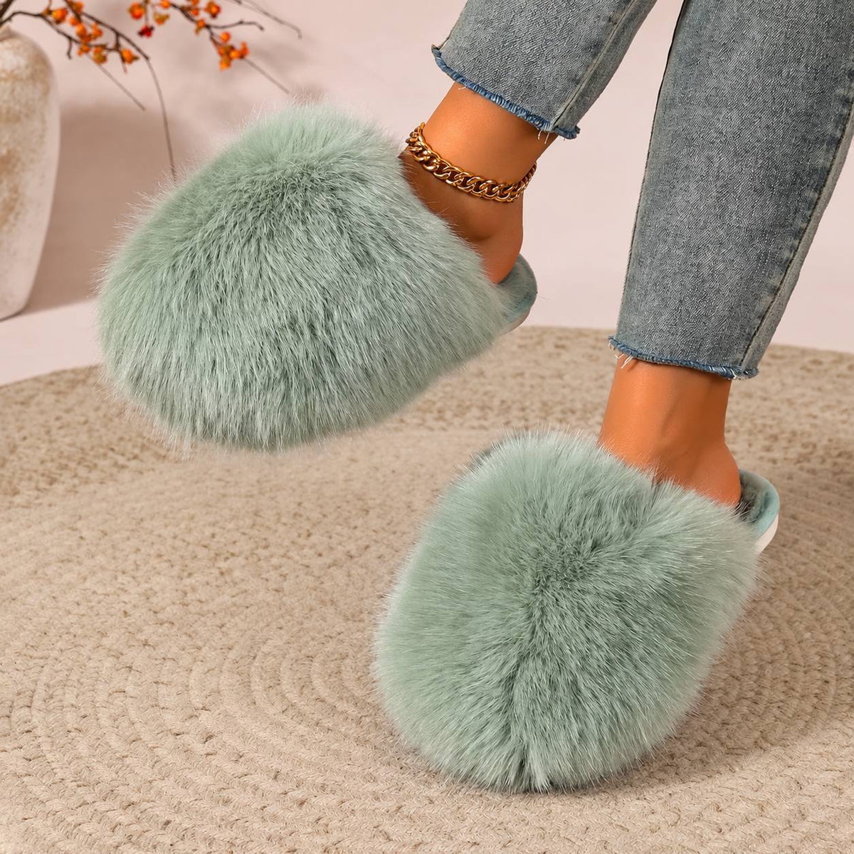 Fluffy Slip-On Slippers With An Open Back – Light Green